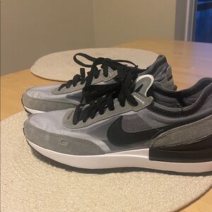Nike Men's Gray and Black Sneakers